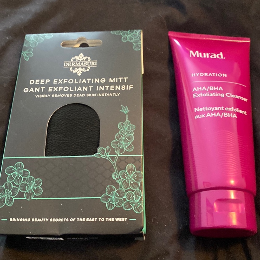 Deep exfoliating cleanser and mitt set.